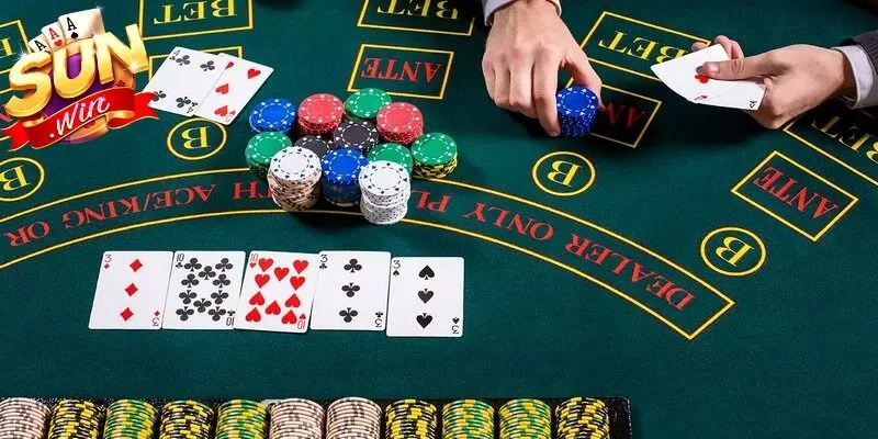 Poker là loại hình giải trí sử dụng bộ bài Tây 52 lá tiêu chuẩn
